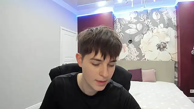 EmiliaYours online show from December 1, 5:48 pm