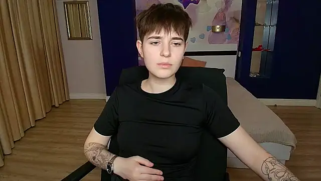 EmiliaYours online show from December 2, 5:59 pm