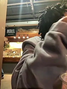 choclatepeaach online show from April 18, 1:19 am