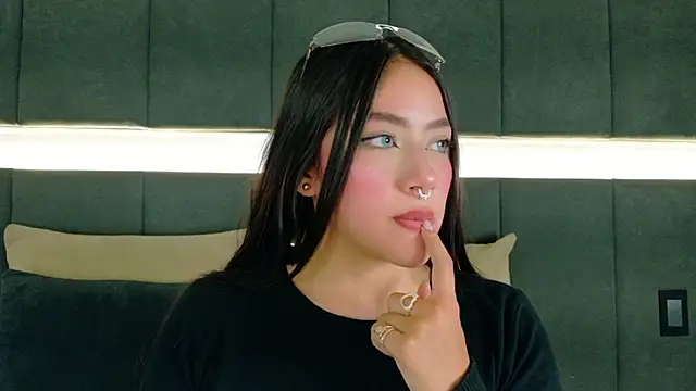 nicolle pierce online show from November 4, 2:22 pm