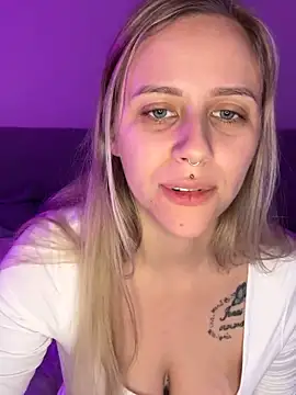 lunawolf21 online show from November 20, 7:53 am