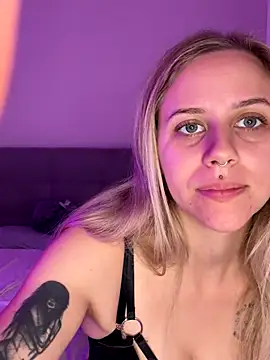 lunawolf21 online show from October 24, 6:53 am