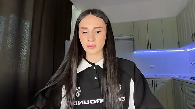 Kim Oberlin  online show from February 25, 1:42 pm