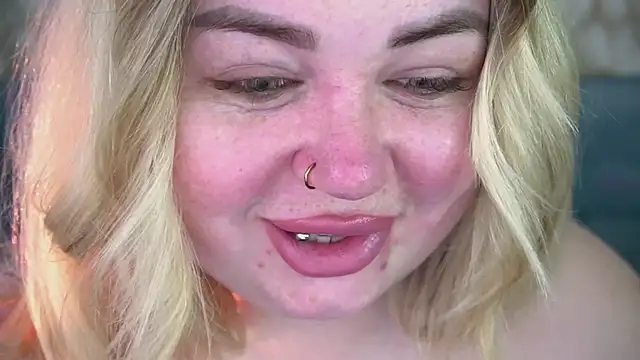 ZaraReignn online show from April 14, 8:09 pm