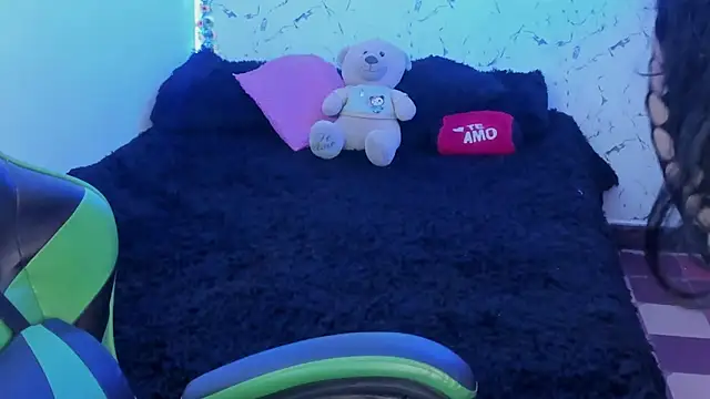 elissa iris online show from April 19, 1:49 am