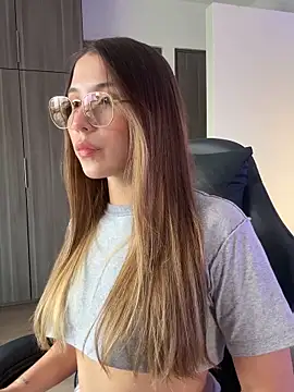 SophieRaily  online show from October 2, 8:03 pm