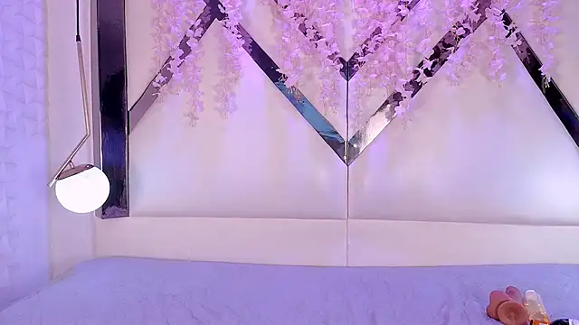 Parismorelli1 online show from January 13, 6:19 am