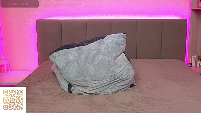 lola  banny online show from October 29, 4:09 pm