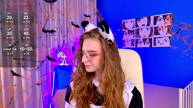 Snapshot of VioletShine chatting on October 22, 2:33 pm VioletShine online show from October 22, 2:33 pm