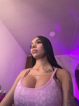 Tiffanny online show from March 6, 1:39 pm