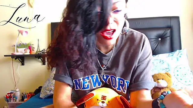 Lunavega1 online show from February 5, 5:16 pm