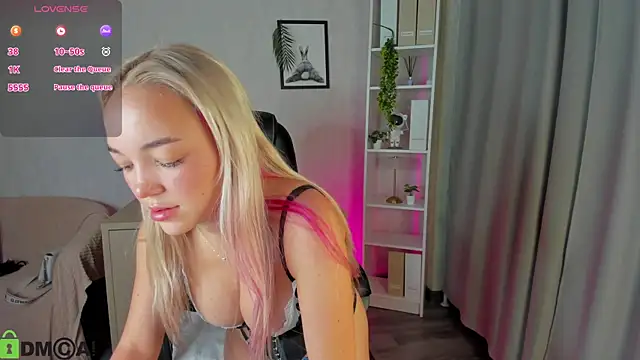 Christy Little online show from November 6, 1:00 am