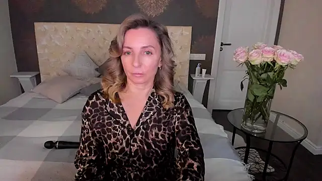 Snapshot of AllisonWilliams chatting on October 6, 4:34 pm AllisonWilliams online show from October 6, 4:34 pm