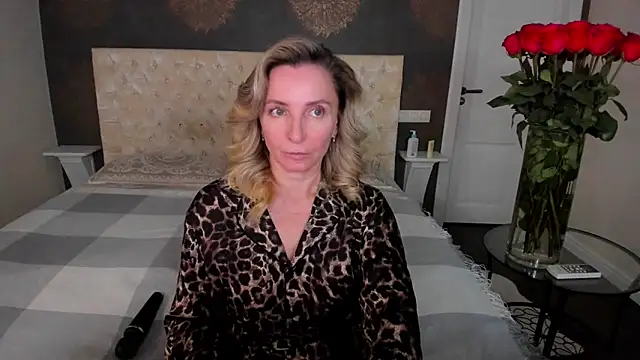 Snapshot of AllisonWilliams chatting on September 12, 4:58 pm AllisonWilliams online show from September 12, 4:58 pm