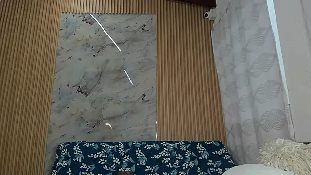 Any topless online show from December 4, 11:01 am