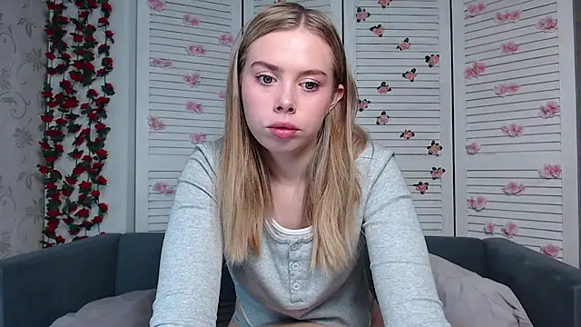 sofiaa here online show from November 21, 12:12 am