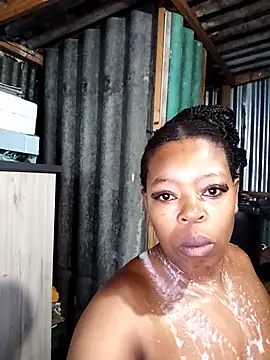 curvyloneah75 online show from December 18, 5:23 am