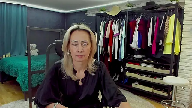 Julia Cherry  online show from March 14, 5:47 pm