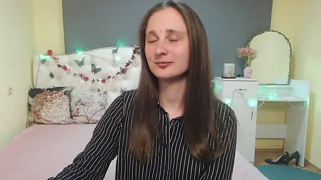 MichelLeee online show from April 14, 11:32 am