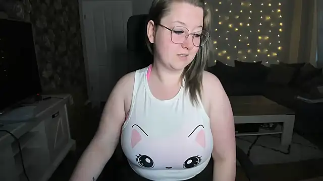 Lillyloo  online show from February 24, 6:45 am