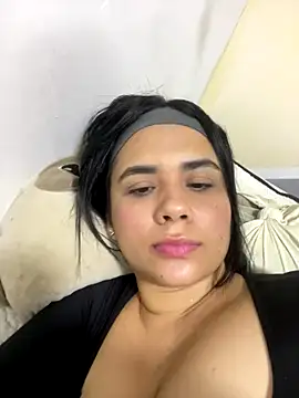 Leyna Kenet online show from December 3, 5:10 am