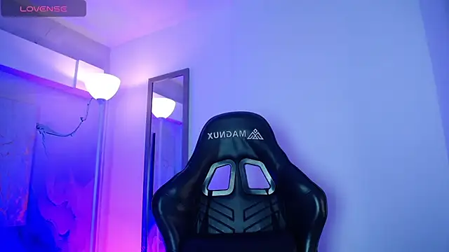 Aniie Doll online show from March 23, 8:15 pm