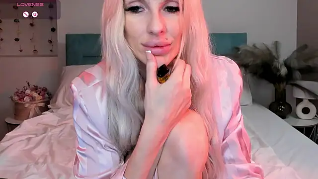Snapshot of Lana_kitty__ chatting on September 16, 9:23 pm Lana kitty   online show from September 16, 9:23 pm