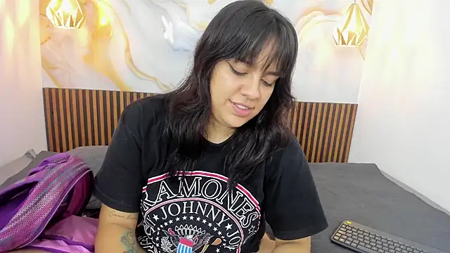 MelissaGilll online show from November 18, 7:26 pm