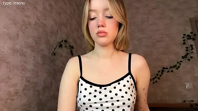 cutiemia0 online show from July 1, 2:33 am