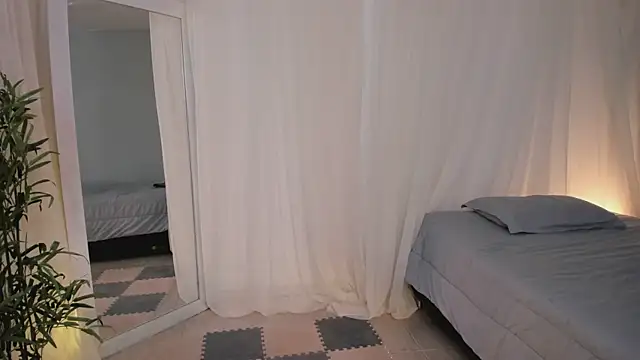 Lia Sweett  online show from April 17, 3:58 pm