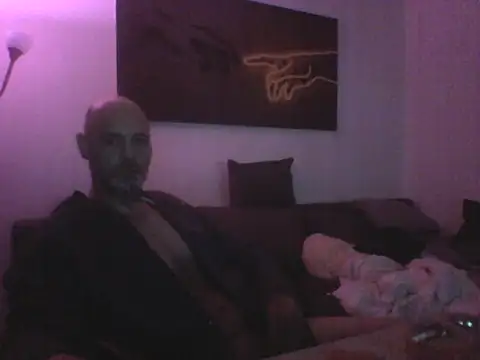 Snapshot of Avamereandmikel chatting on October 29, 3:00 am Avamereandmikel online show from October 29, 3:00 am