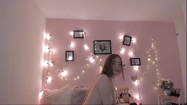 melanie jhones online show from May 30, 6:55 am