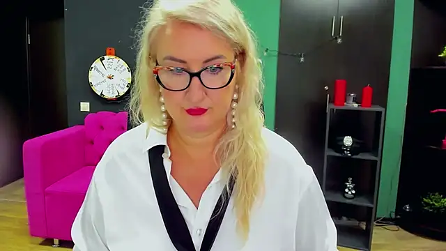 ChristyBrooks online show from September 23, 3:10 pm