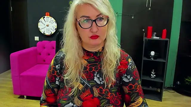 ChristyBrooks online show from September 21, 2:38 pm