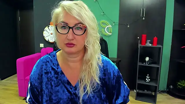 ChristyBrooks online show from October 1, 1:16 pm