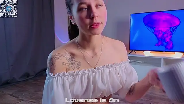 FalineDowlen online show from November 21, 2:24 am