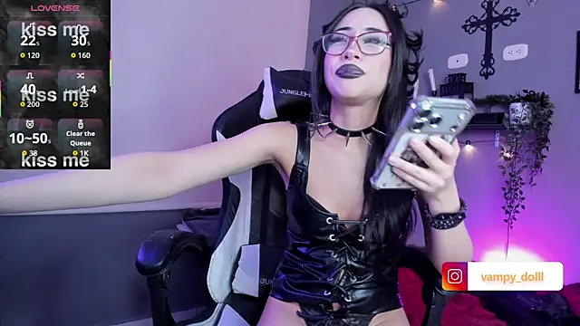 vampy dolll online show from July 5, 1:23 am