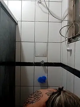 baixinhaloira online show from March 31, 3:28 am