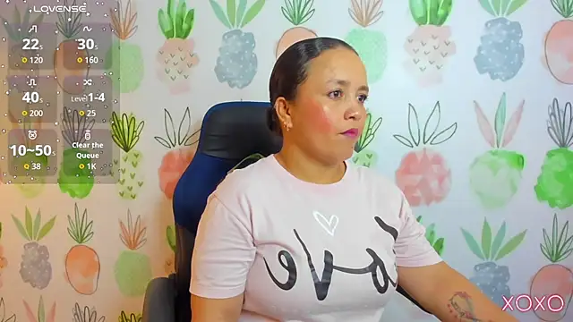 linda rios  online show from November 22, 8:00 pm