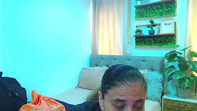 sasi luna online show from June 6, 1:28 pm