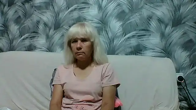 Snapshot of sakura_blonde chatting on October 2, 5:45 am sakura blonde online show from October 2, 5:45 am
