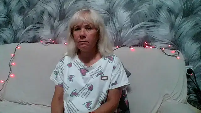 Snapshot of sakura_blonde chatting on October 3, 5:56 am sakura blonde online show from October 3, 5:56 am