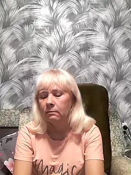 Snapshot of sakura_blonde chatting on October 14, 9:01 am sakura blonde online show from October 14, 9:01 am