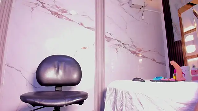 amber diior online show from December 5, 1:49 am