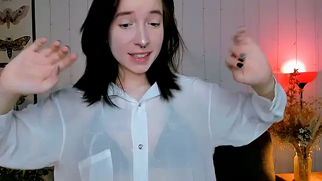 lilithlunna online show from October 7, 12:53 pm