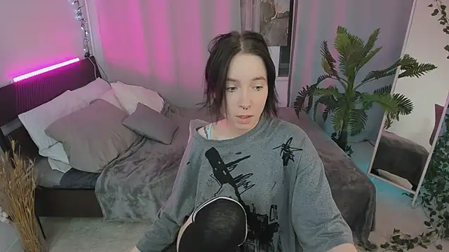 lilithlunna online show from September 26, 2:25 pm