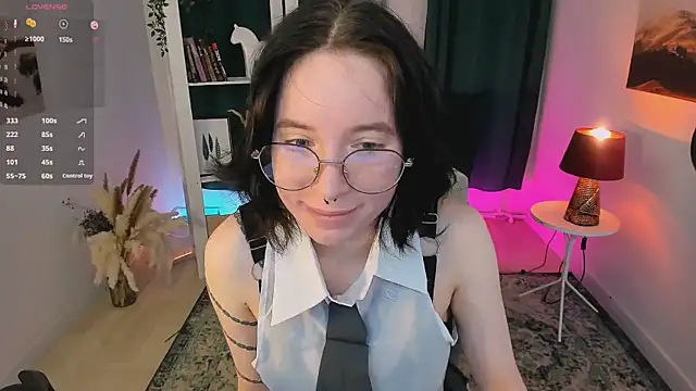 lilithlunna online show from September 12, 4:58 pm