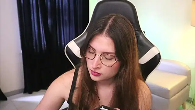 Daisha Riley online show from November 3, 2:32 pm