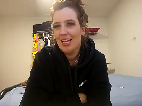 stunnaagirll online show from October 11, 7:05 pm