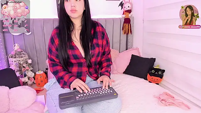 vanesa moon   online show from November 16, 12:34 am